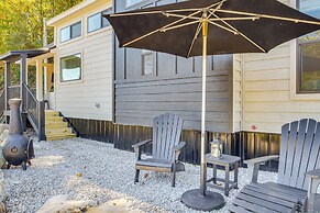 Deck, Grill & Fishing Pond: Modern Cookeville Gem