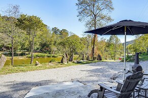 Deck, Grill & Fishing Pond: Modern Cookeville Gem