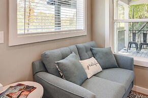 Deck, Grill & Fishing Pond: Modern Cookeville Gem