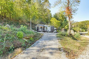 Deck, Grill & Fishing Pond: Modern Cookeville Gem