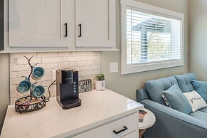 Deck, Grill & Fishing Pond: Modern Cookeville Gem