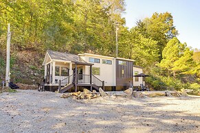 Deck, Grill & Fishing Pond: Modern Cookeville Gem