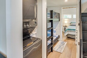 Deck, Grill & Fishing Pond: Modern Cookeville Gem