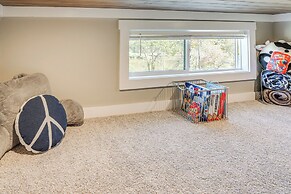 Deck, Grill & Fishing Pond: Modern Cookeville Gem