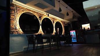 Atroa Otel