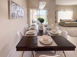 Family Townhome w Private Pool