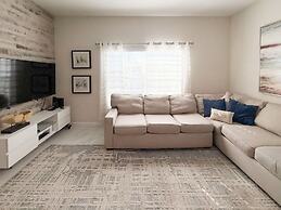 Family Townhome w Private Pool