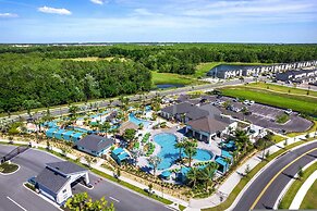 Family Townhome w Private Pool