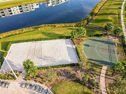 Family Townhome w Private Pool