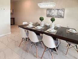 Family Townhome w Private Pool