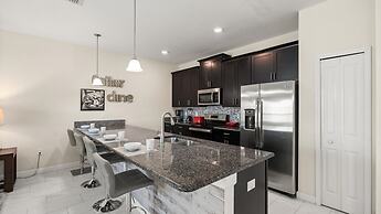 Family Townhome w Private Pool