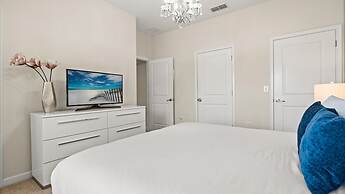 Family Townhome w Private Pool