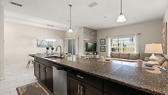 Family Townhome w Private Pool