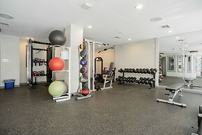 Upstay - Condo With Pool-gym-games-bbq - Walk to Uoft