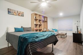 Upstay - Condo With Pool-gym-games-bbq - Walk to Uoft