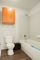 Upstay - Condo With Pool-gym-games-bbq - Walk to Uoft