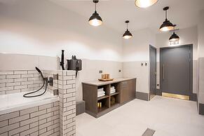 Refined 3-bedroom Condo