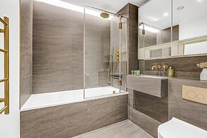 Exploring London Wonder