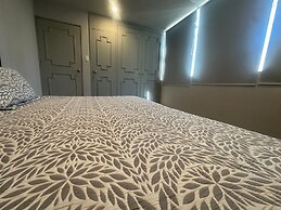 Modern Polanco Stay - Parking- Elevator- Sleeps 10