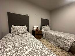 Modern Polanco Stay - Parking- Elevator- Sleeps 10