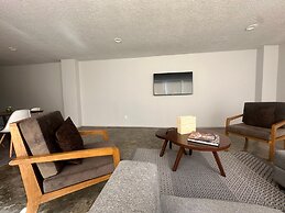 Modern Polanco Stay - Parking- Elevator- Sleeps 10
