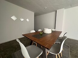 Modern Polanco Stay - Parking- Elevator- Sleeps 10