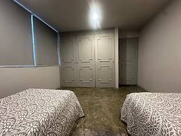 Modern Polanco Stay - Parking- Elevator- Sleeps 10