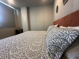 Modern Polanco Stay - Parking- Elevator- Sleeps 10