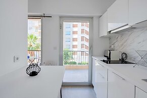 Beautiful Flat With Balcony - 200m From the Beach