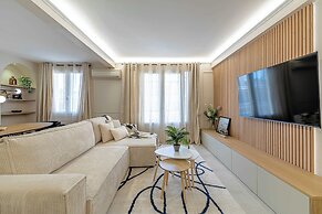 Haussmann Apartment - South-facing Balcony 2br/4p