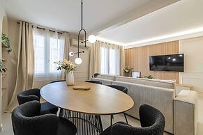 Haussmann Apartment - South-facing Balcony 2br/4p