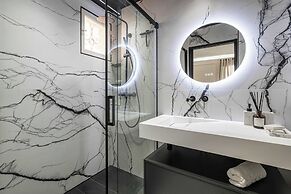 Haussmann Apartment - South-facing Balcony 2br/4p