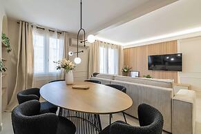 Haussmann Apartment - South-facing Balcony 2br/4p