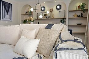 Haussmann Apartment - South-facing Balcony 2br/4p