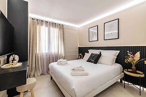 Haussmann Apartment - South-facing Balcony 2br/4p