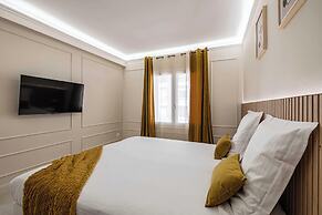 Haussmann Apartment - South-facing Balcony 2br/4p