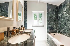 Luxurious Villa With Heated Pool 5br/10p - Cannes