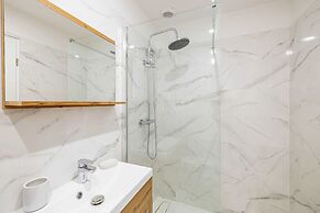 Large Renovated Studio - Bright - 1br/4p