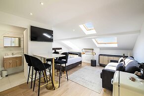 Large Renovated Studio - Bright - 1br/4p