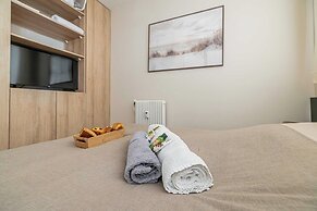 Sunny Getaway With Balcony and A/C in Antibes