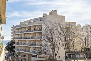 Sunny Getaway With Balcony and A/C in Antibes