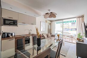 Sunny Getaway With Balcony and A/C in Antibes