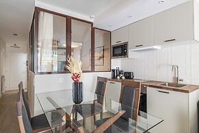 Sunny Getaway With Balcony and A/C in Antibes
