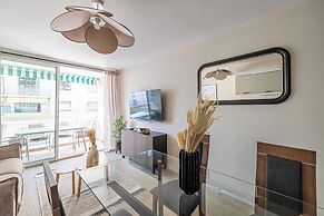 Sunny Getaway With Balcony and A/C in Antibes