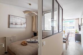 Sunny Getaway With Balcony and A/C in Antibes