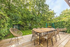 Charming House With Garden in Residence With Pool