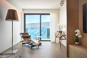 Luxurious Apartment With Terrace