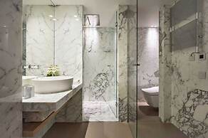 Luxurious Apartment With Terrace