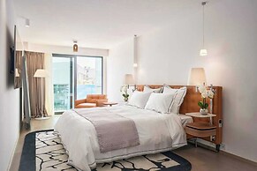 Luxurious Apartment With Terrace