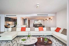 Luxurious Apartment With Terrace